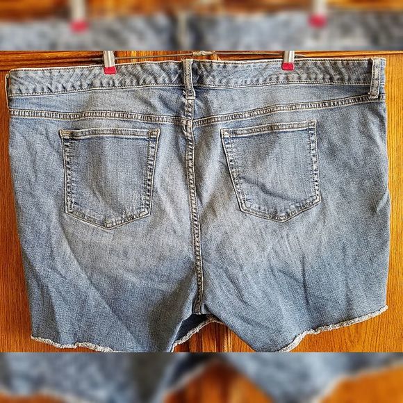 Torrid Denim ripped shorts - Picture 4 of 6